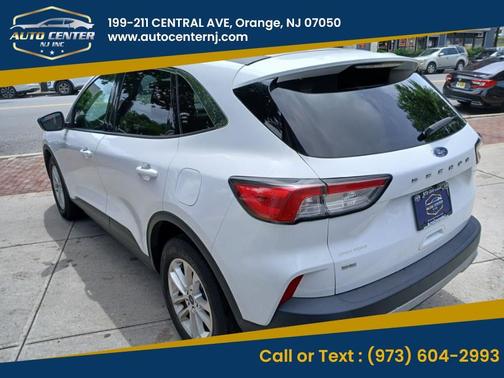 White 2022 Ford Escape SE