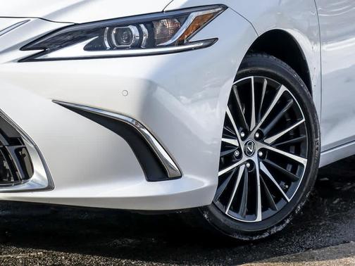 2024 Lexus ES 300h 