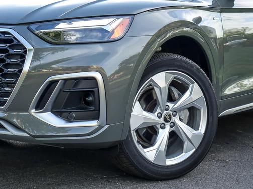 Chronos Gray Metallic 2024 Audi Q5 45 S line quattro Premium