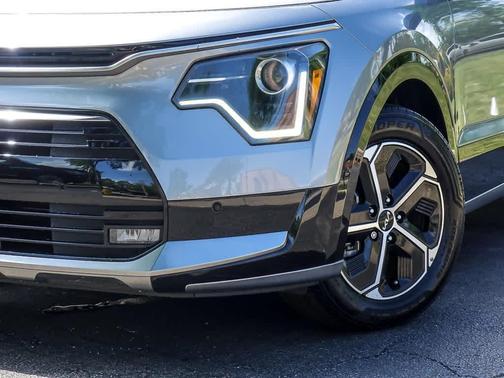 2023 Kia Niro SX