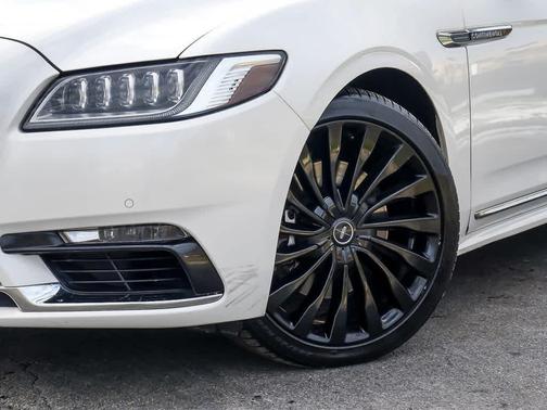 2017 Lincoln Continental Black Label