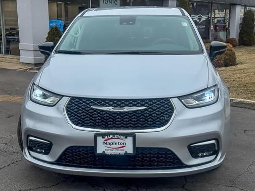 2024 Chrysler Pacifica Touring-L