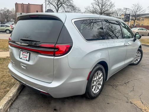 2024 Chrysler Pacifica Touring-L