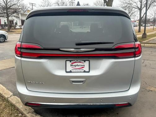 2024 Chrysler Pacifica Touring-L