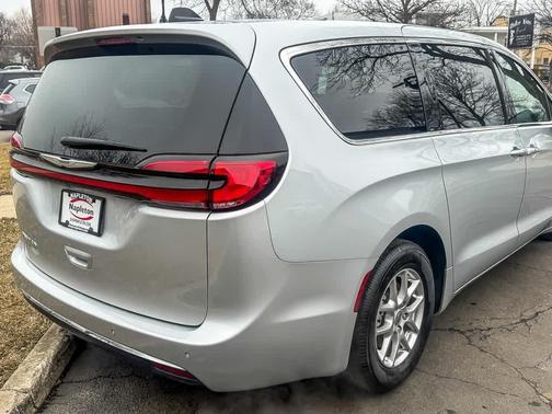 2024 Chrysler Pacifica Touring-L