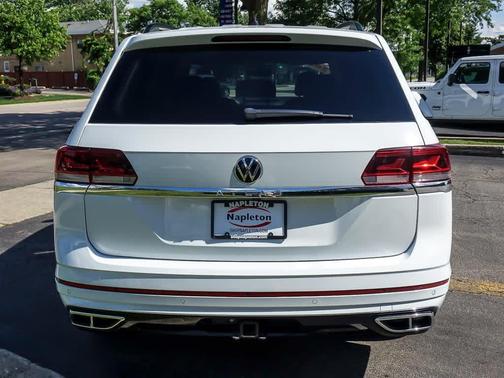 Pure White 2021 Volkswagen Atlas 3.6 SE w/ Technology R-Line