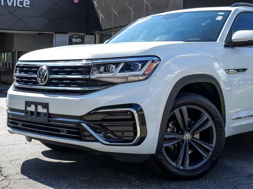 Pure White 2021 Volkswagen Atlas 3.6 SE w/ Technology R-Line