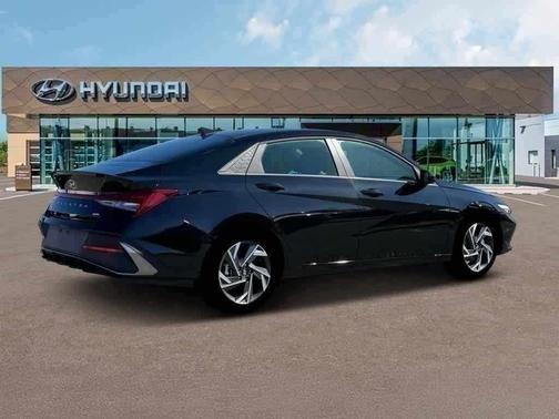 2025 Hyundai ELANTRA HEV SEL