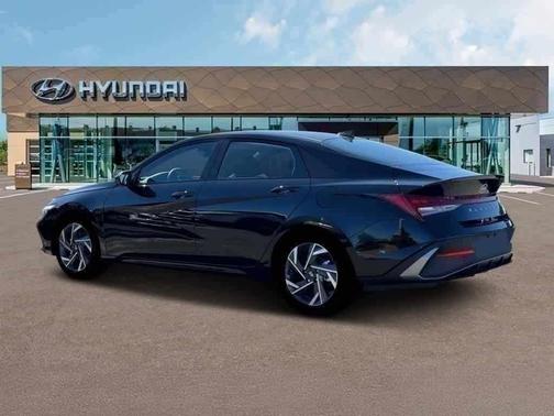 2025 Hyundai ELANTRA HEV SEL