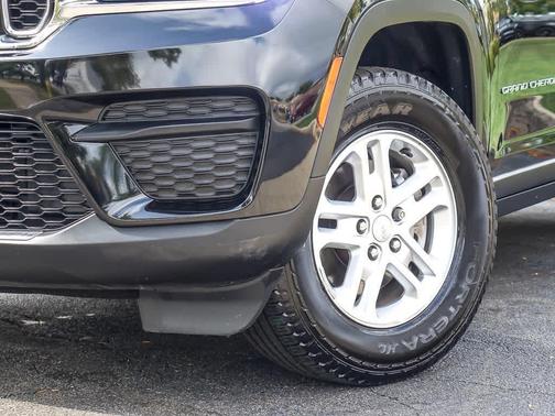 2022 Jeep Grand Cherokee Laredo