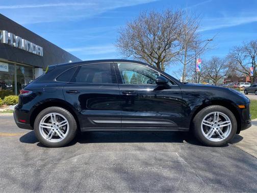 2022 Porsche Macan Base