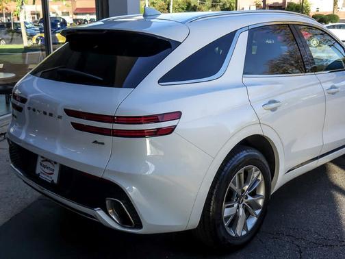 Uyuni White 2023 Genesis GV70 2.5T