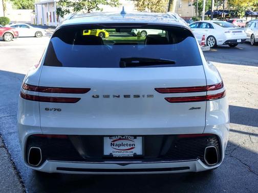 Uyuni White 2023 Genesis GV70 2.5T