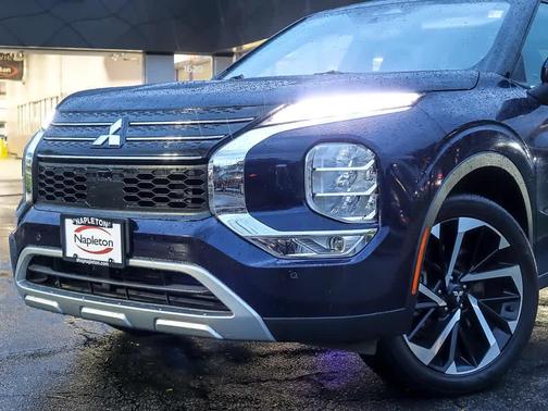 2023 Mitsubishi Outlander SE