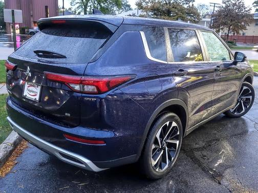 2023 Mitsubishi Outlander SE
