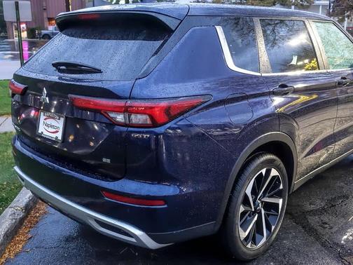 2023 Mitsubishi Outlander SE
