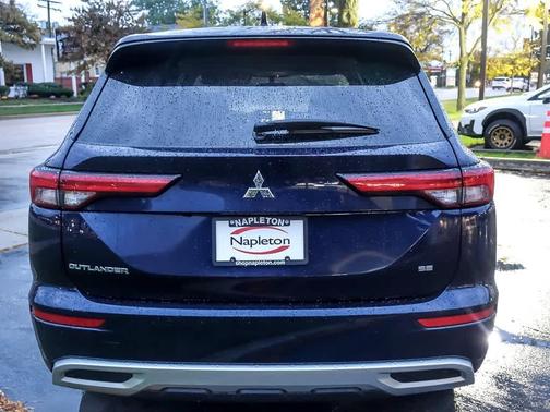 2023 Mitsubishi Outlander SE