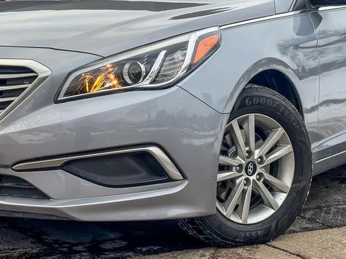 2017 Hyundai SONATA SE