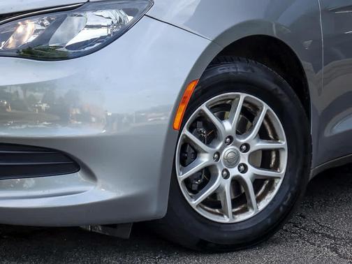 Billet Silver Metallic Clearcoat 2017 Chrysler Pacifica Touring