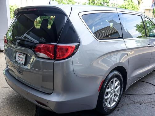 Billet Silver Metallic Clearcoat 2017 Chrysler Pacifica Touring