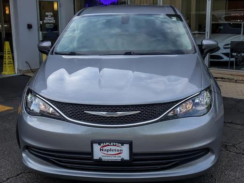 Billet Silver Metallic Clearcoat 2017 Chrysler Pacifica Touring