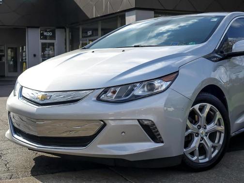 Silver Ice Metallic 2017 Chevrolet Volt Premier