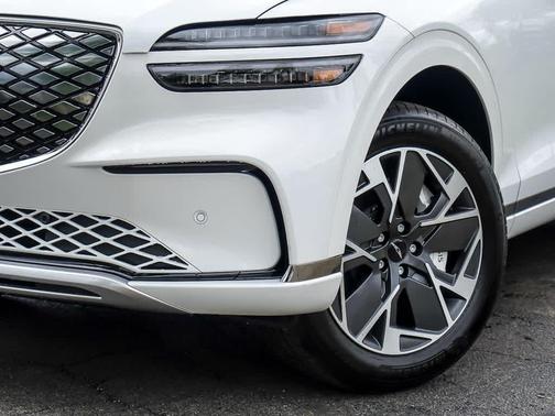 2026 Genesis Electrified GV70 Advanced