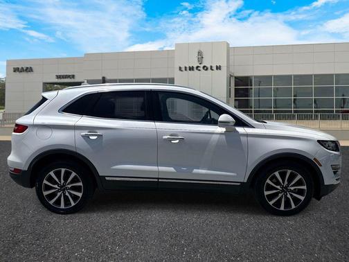 White Platinum Metallic Tri-Coat 2019 Lincoln MKC Reserve