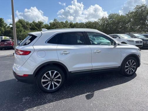 White Platinum Metallic Tri-Coat 2019 Lincoln MKC Reserve