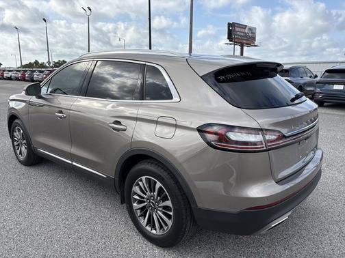2019 Lincoln Nautilus Select