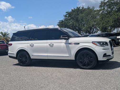 2022 Lincoln Navigator L Black Label