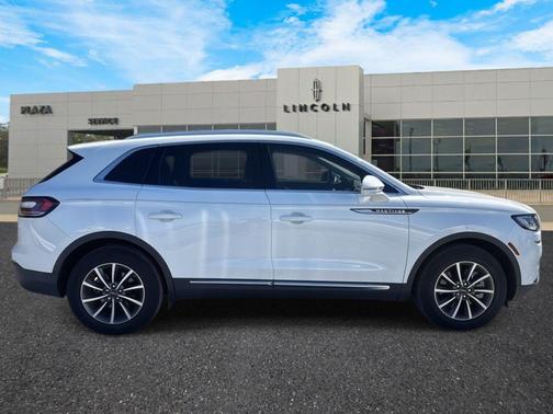 2022 Lincoln Nautilus Standard