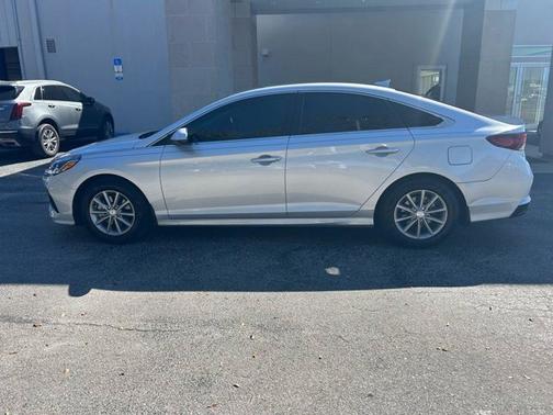 2018 Hyundai SONATA SE