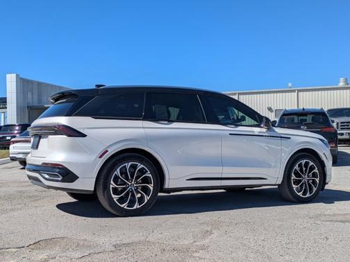2025 Lincoln Nautilus Reserve