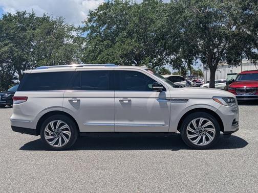 2023 Lincoln Navigator Reserve