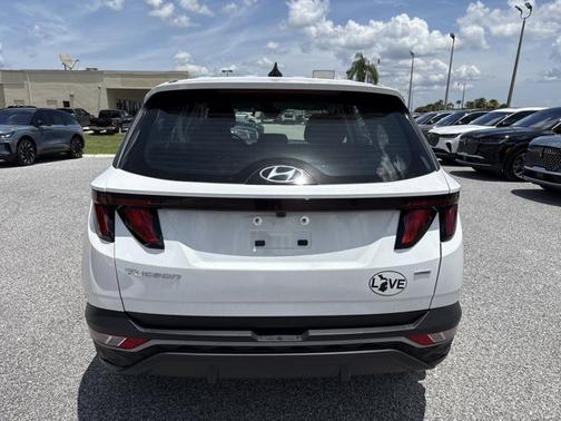 2023 Hyundai TUCSON SE