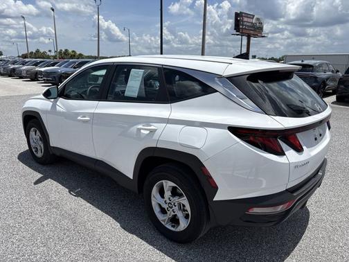 2023 Hyundai TUCSON SE