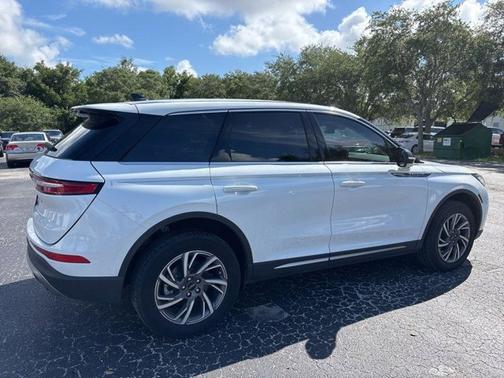 Pristine White Metallic Tri-Coat 2023 Lincoln Corsair Standard