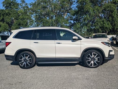 2022 Honda Pilot Touring 8-Passenger