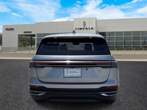 Silver Radiance Metallic Clearcoat 2024 Lincoln Nautilus Premiere