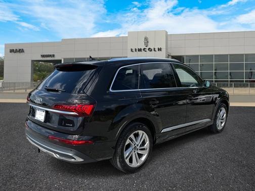 2023 Audi Q7 Premium Plus