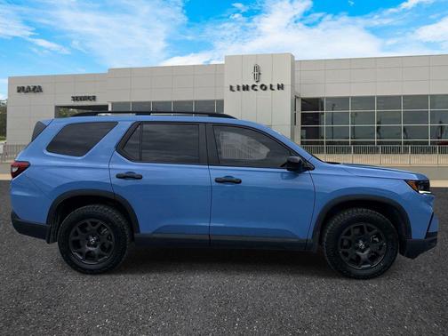 Diffused Sky Pearl 2023 Honda Pilot AWD TrailSport
