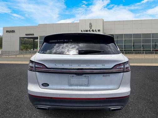 White Platinum Metallic Tri-Coat 2019 Lincoln Nautilus Reserve