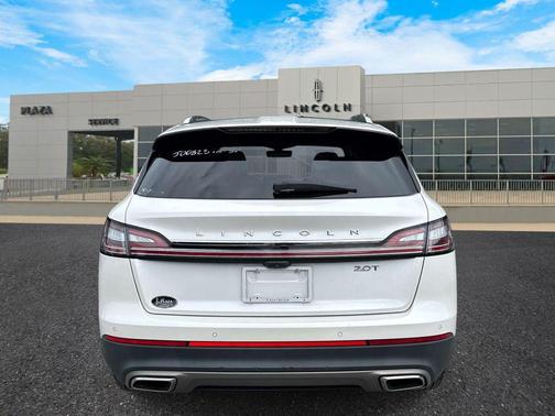 White Platinum Metallic Tri-Coat 2019 Lincoln Nautilus Reserve