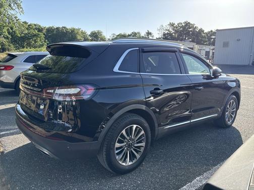 2019 Lincoln Nautilus Select