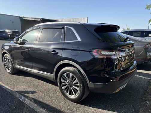 2019 Lincoln Nautilus Select