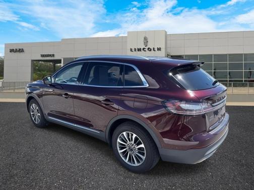 2019 Lincoln Nautilus Select
