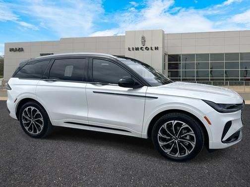 2025 Lincoln Nautilus Reserve
