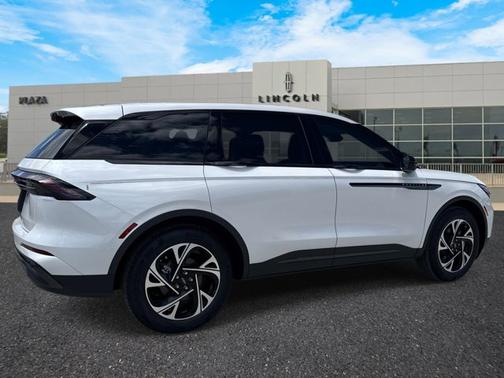 Platinum 2026 Lincoln Nautilus Premiere