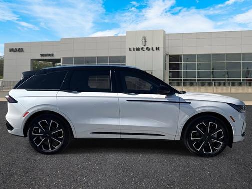 2025 Lincoln Nautilus Reserve